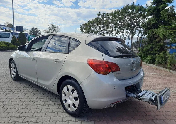 Opel Astra cena 20900 przebieg: 127000, rok produkcji 2010 z Kołobrzeg małe 326
